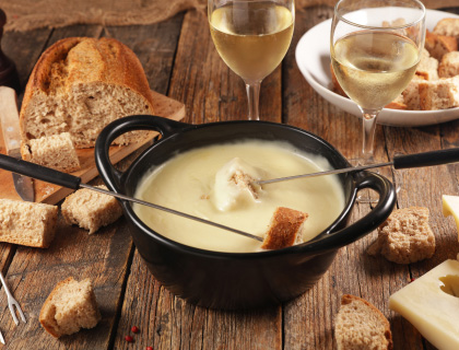 Vin et fondue savoyarde : que boire avec du fromage fondu ? Vin blanc et fondue | vin-malin.fr