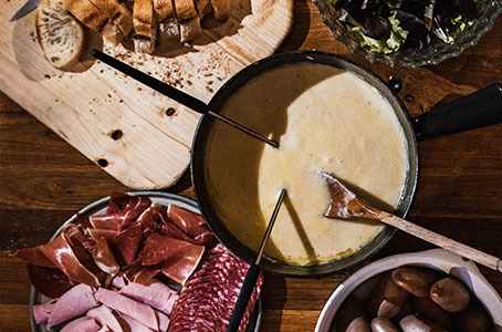 Vin & fondue savoyarde : que boire avec du fromage fondu ?